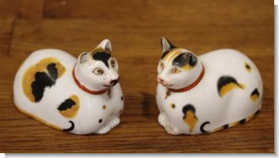 STAFFORDSHIRE CATS, CHAMBERLIN WORCESTER CHARLES BOURNE